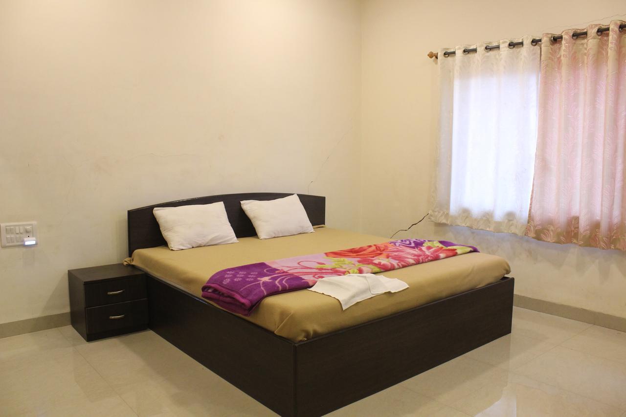 Malhar Bungalow 潘奇加尼 外观 照片